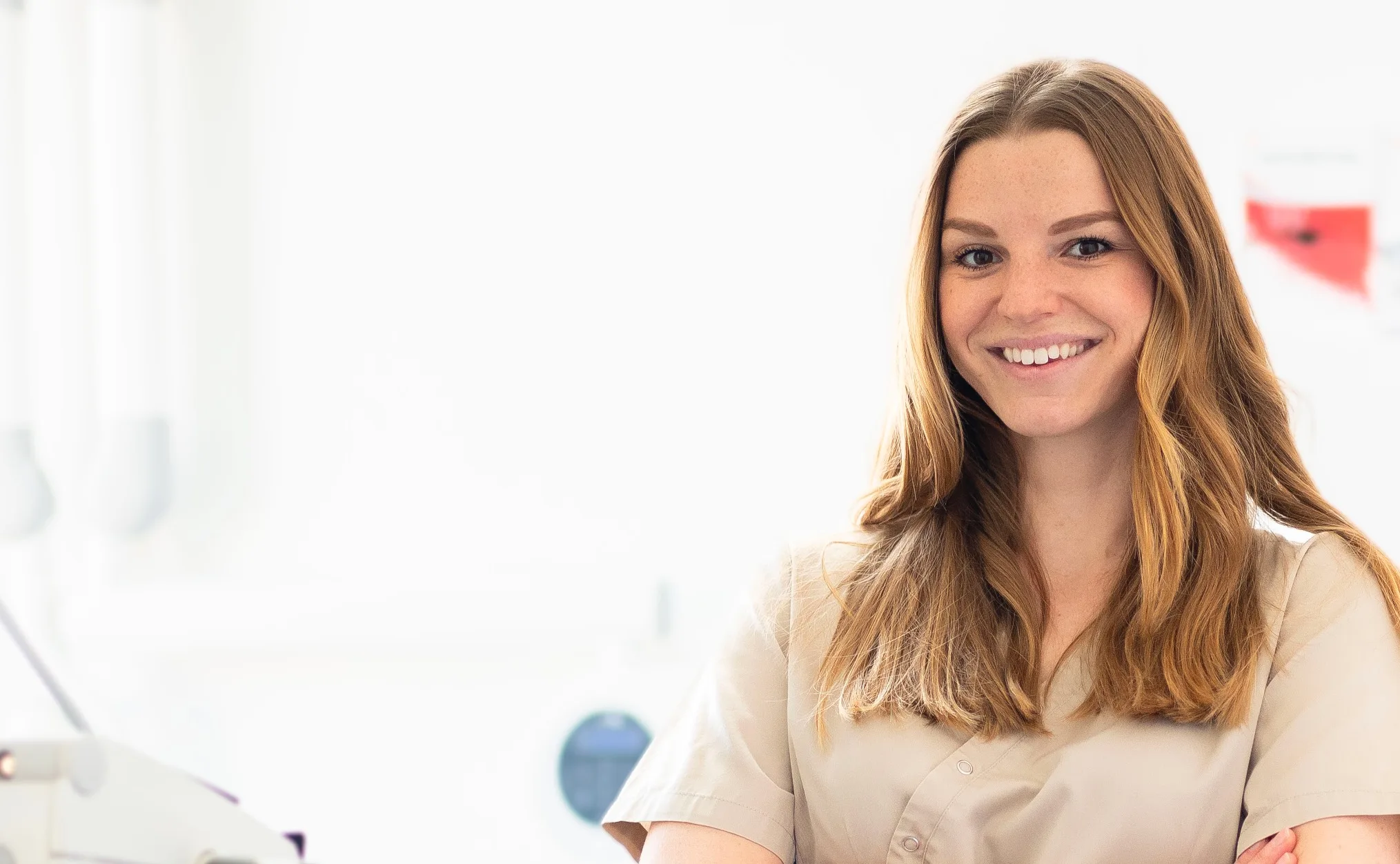 Le Dr Julia Musiol dans son cabinet d’Antibes